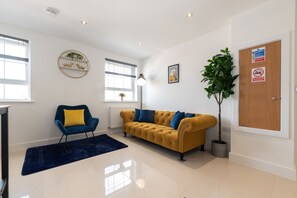 Business Double Room, 2 Bedrooms | Living area | 42-inch Smart TV with digital channels, TV -  Smart Apartments - Atlantic Mansions (Southampton)