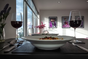 Dining room -  Smart Apartments - Atlantic Mansions (Southampton)