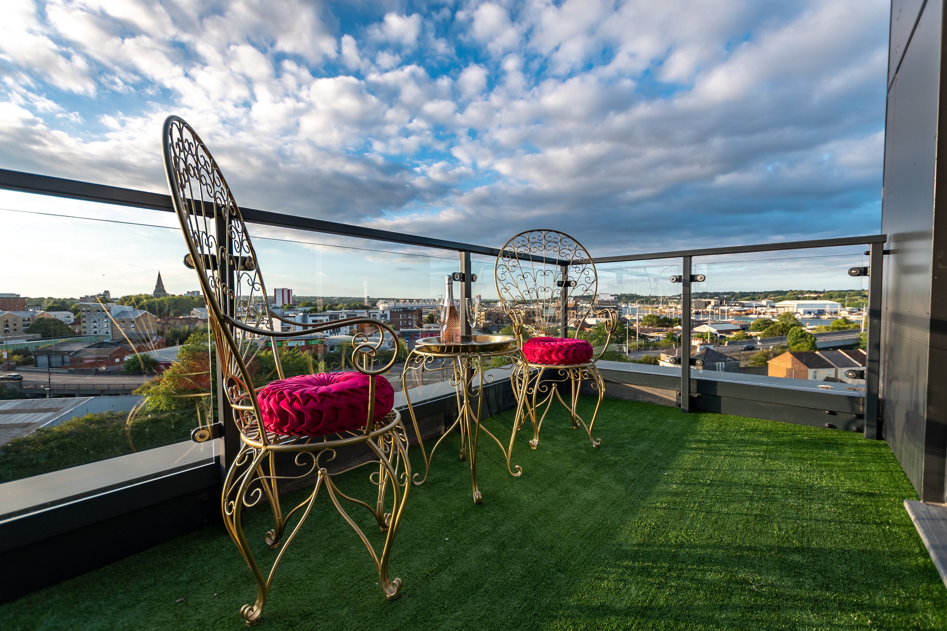 superior apartment, 1 bedroom, balcony, city view | city view