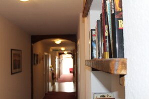 Library - Hotel Gardenia (Reiskirchen)