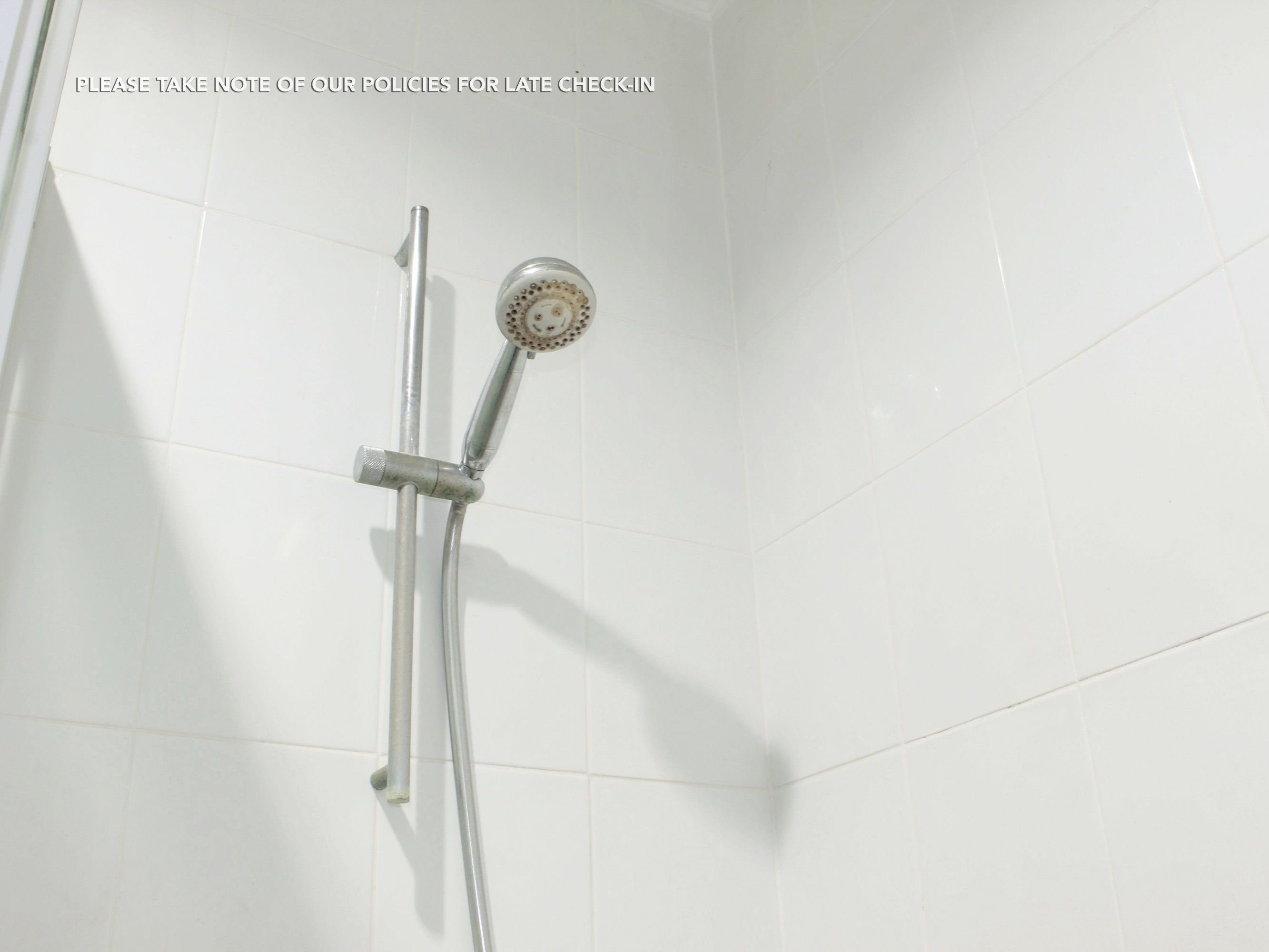 Chambre Simple | Douche de la salle de bain