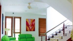 Lobby sitting area - ZEN Rooms Setiabudi 15 (Jakarta)