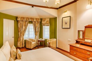 Phòng đôi Deluxe | Két bảo mật tại phòng, bàn, bàn ủi/dụng cụ ủi quần áo 