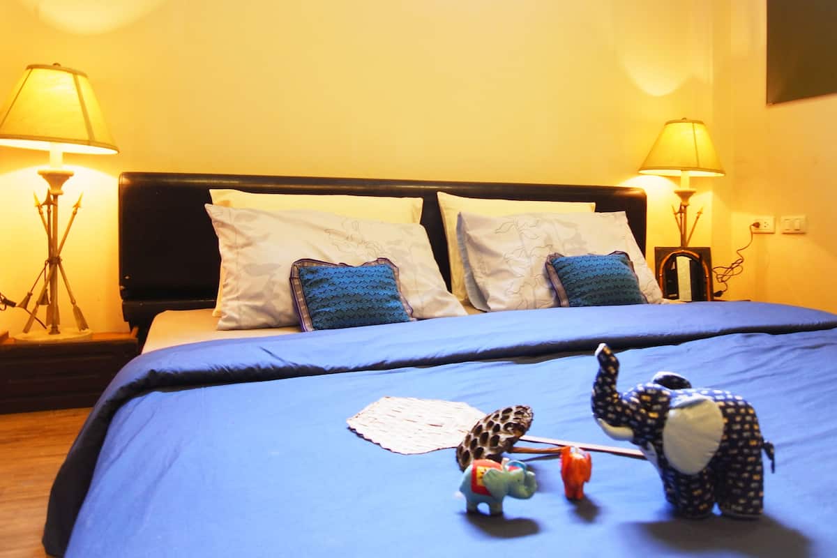 Premium bedding, down comforters, desk, laptop workspace