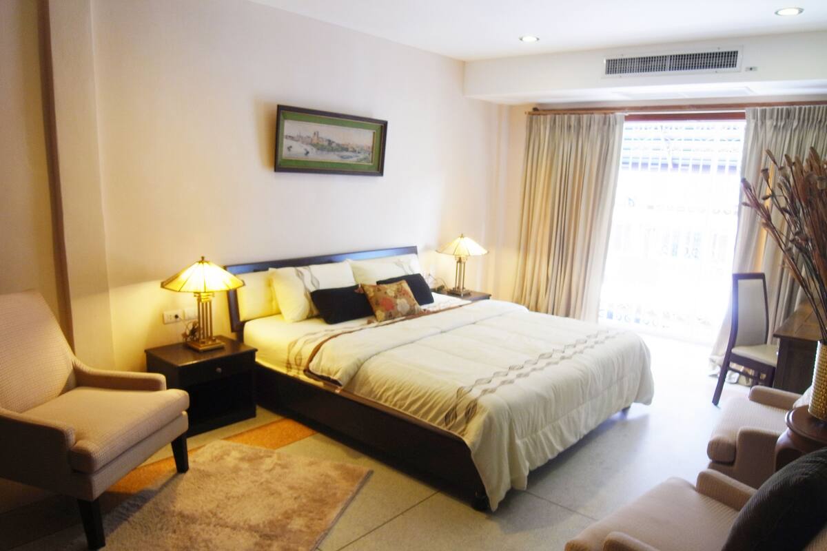 Premium bedding, down comforters, desk, laptop workspace