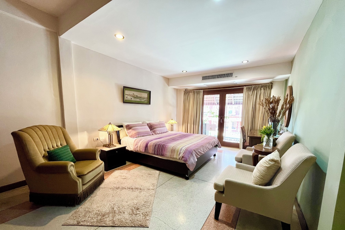Deluxe Double Room, Balcony (1-Oriental) | Premium bedding, blackout curtains, iron/ironing board, cots/infant beds