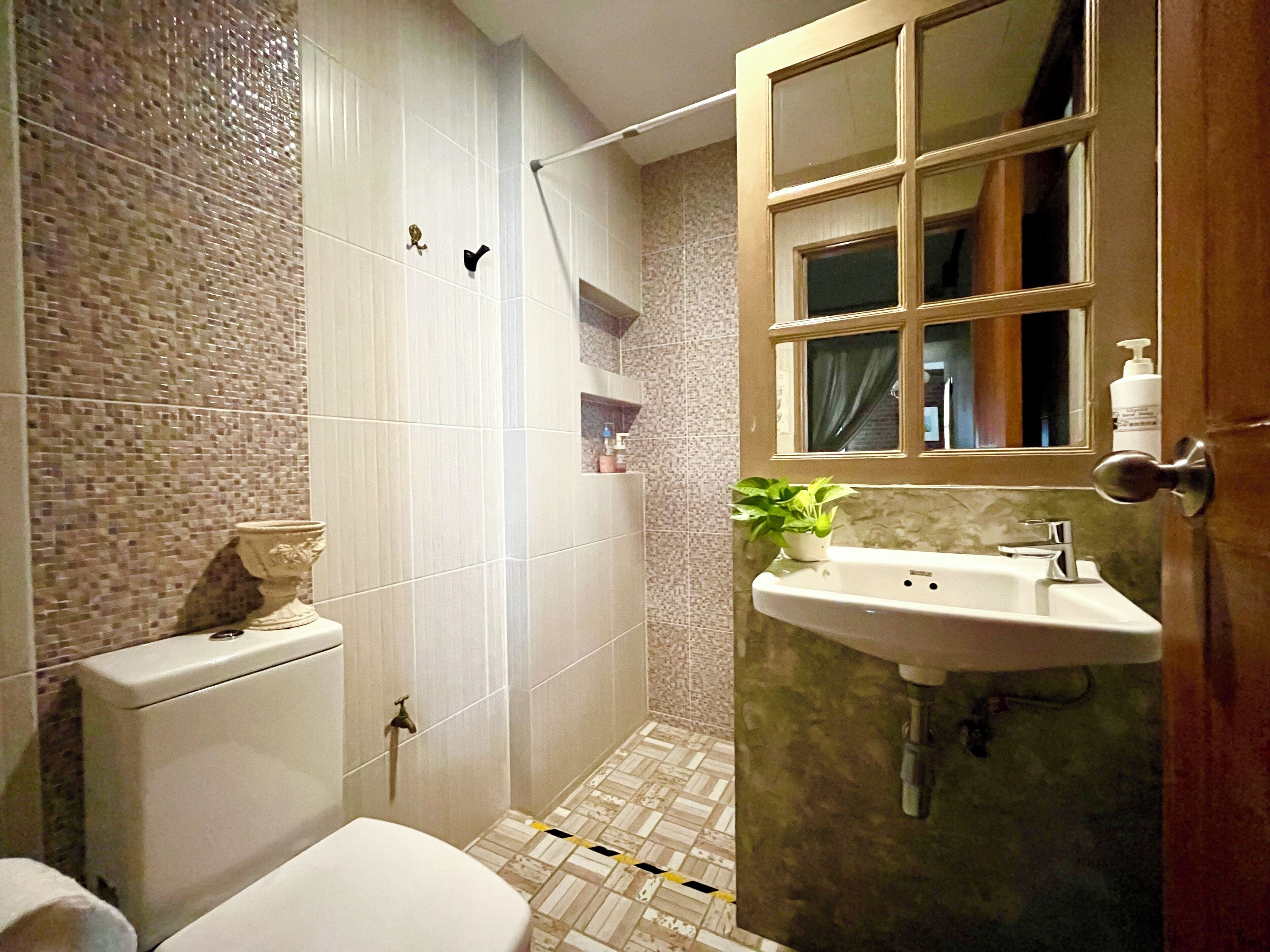 Superior Double Room (4-Vintage) | Bathroom