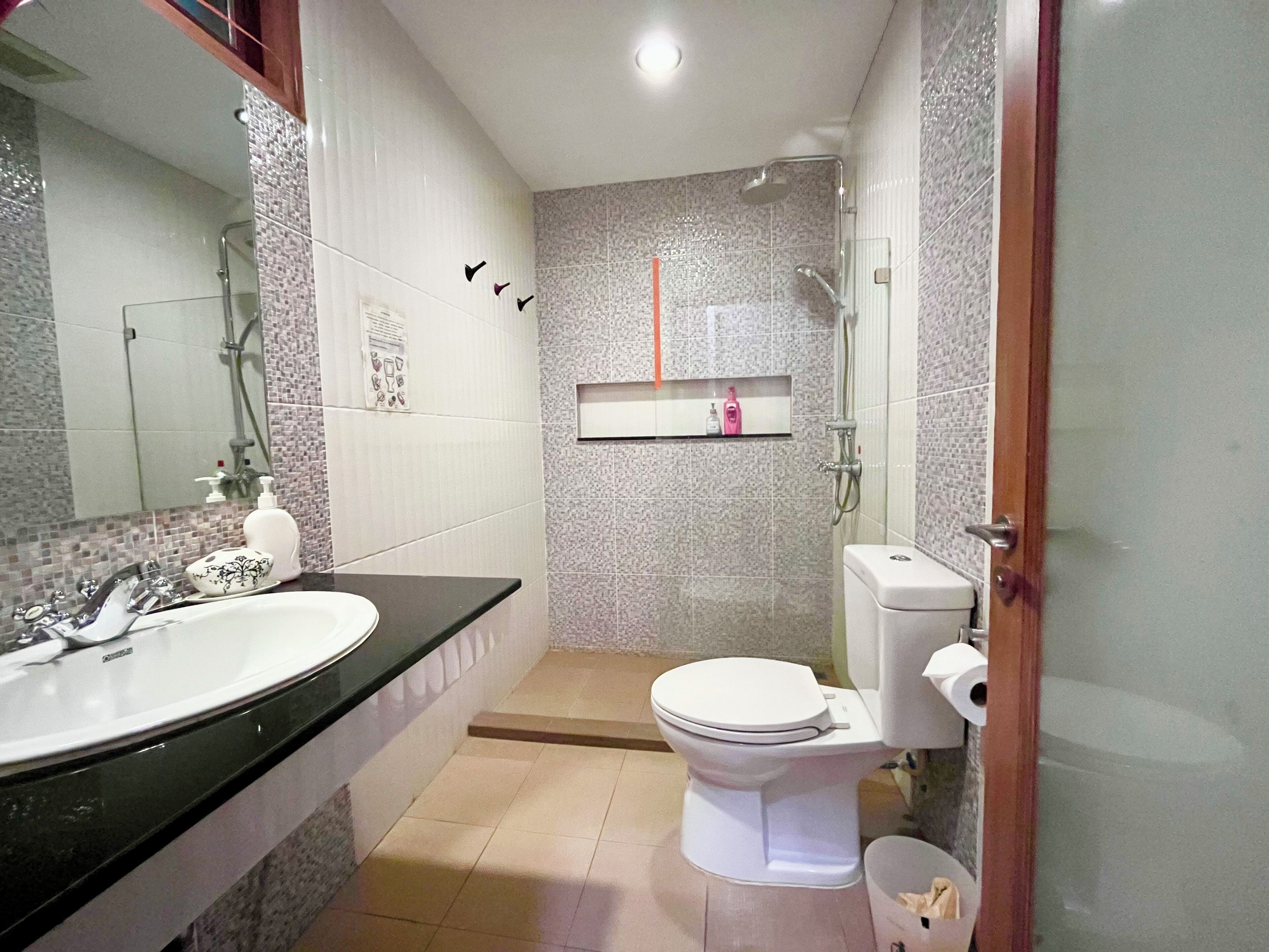 Phòng đôi Deluxe (3-Gothic) | Phòng tắm | Đồ dùng nhà tắm miễn phí, máy sấy tóc, khăn tắm, xà phòng 