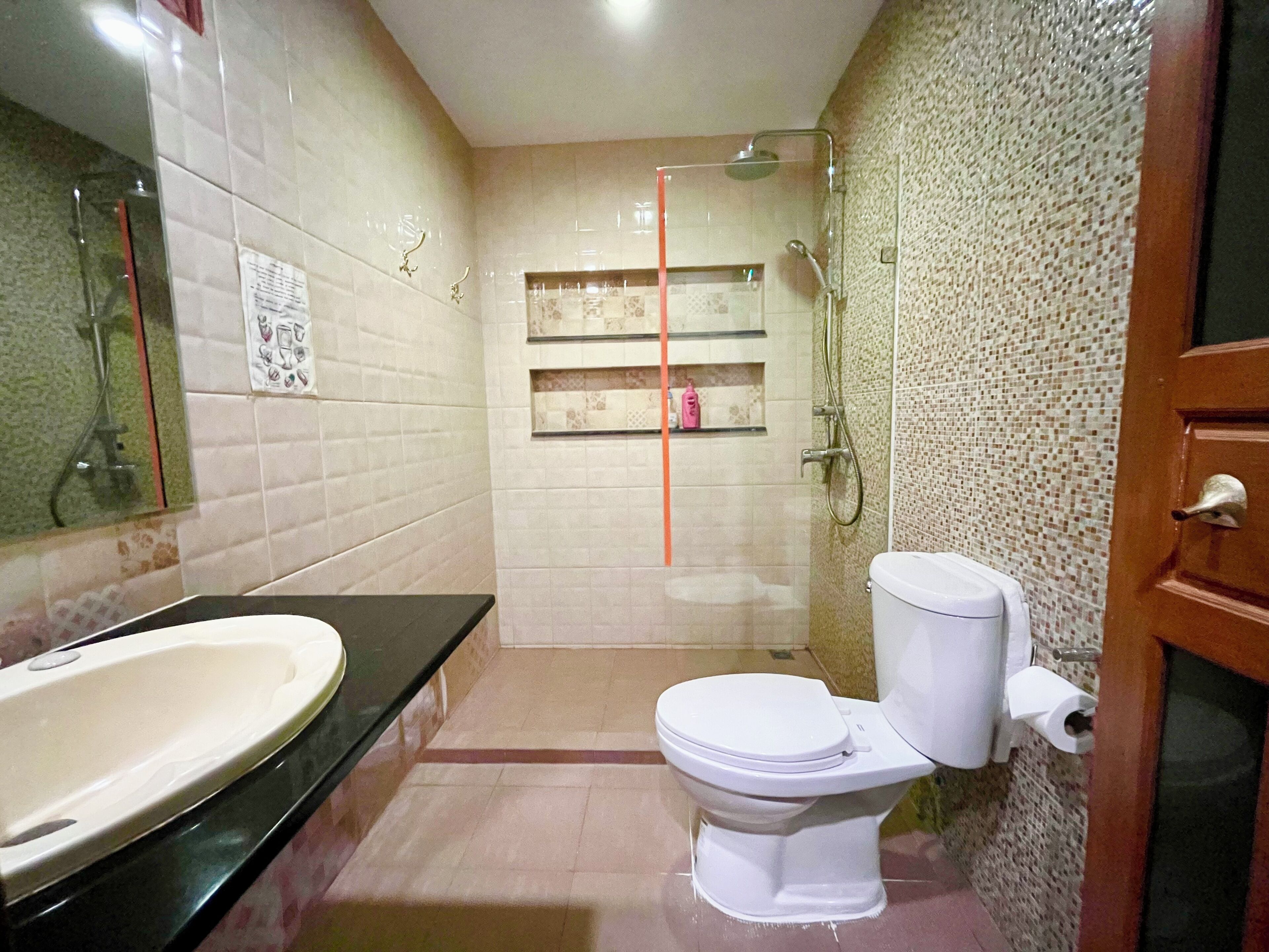 Deluxe Double Room, Balcony (1-Oriental) | Bathroom | Free toiletries, hair dryer, towels, soap