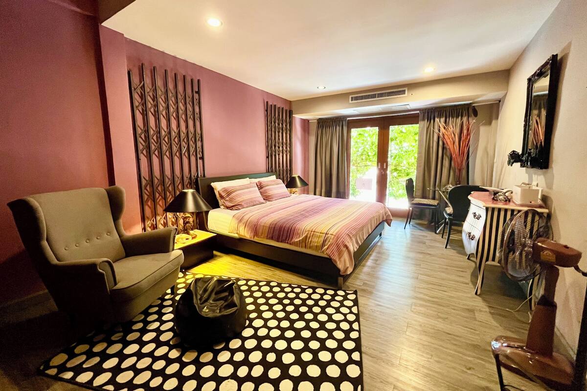 Deluxe Double Room (3-Gothic)