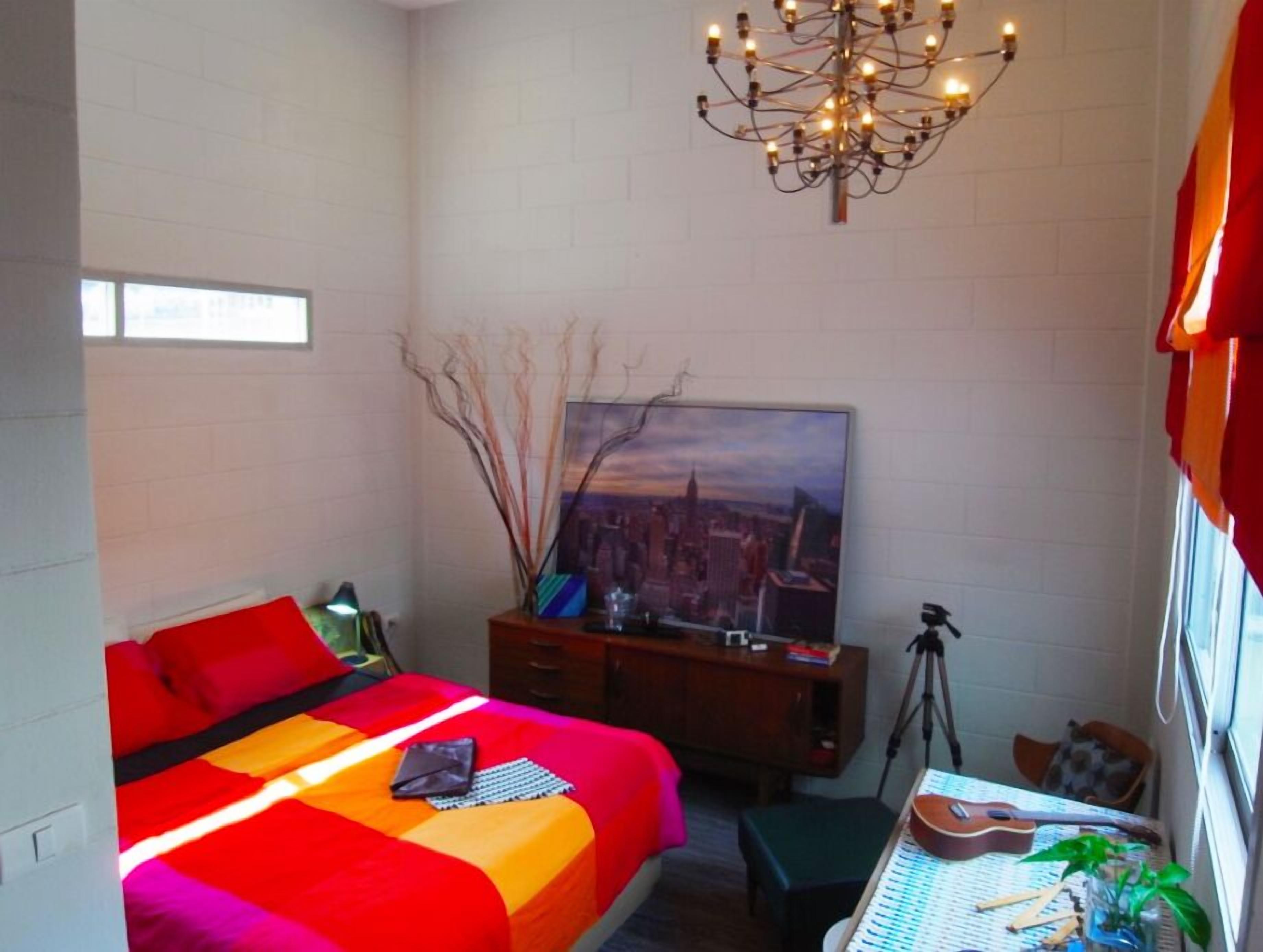 Superior Queen Bed (Retro Room)