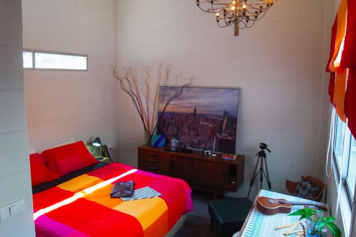 Superior Queen Bed (Retro Room) | Premium bedding, down comforters, desk, laptop workspace