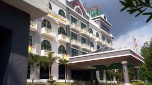 A multi-story hotel with a covered entrance and balconies. - Sutera Hotel (Seremban)