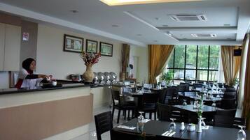 Daily buffet breakfast (MYR 15 per person)