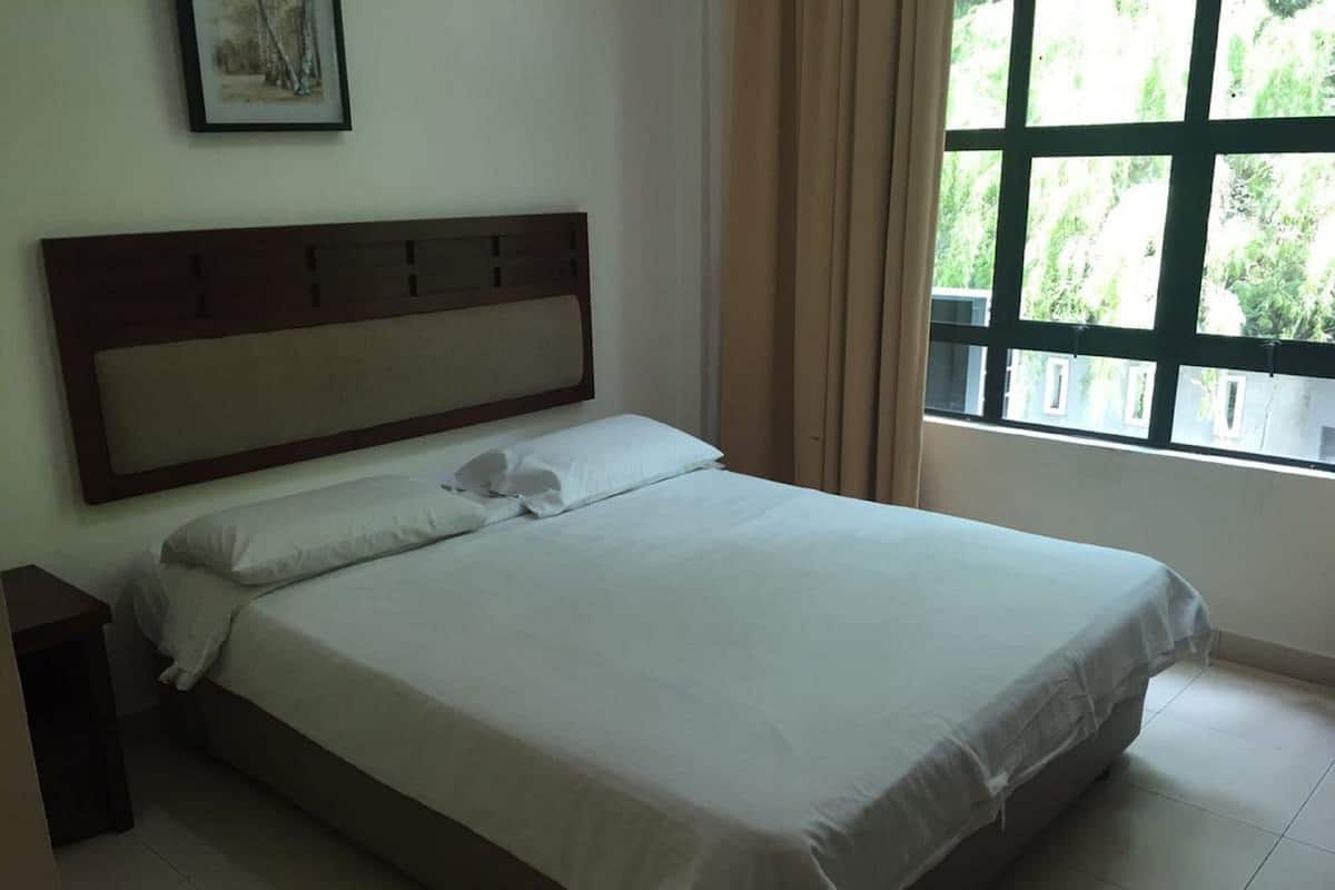 Standard Queen Room