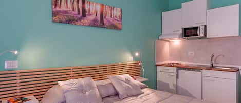 Apartment, Kitchenette (Mini) | Private kitchenette | Fridge