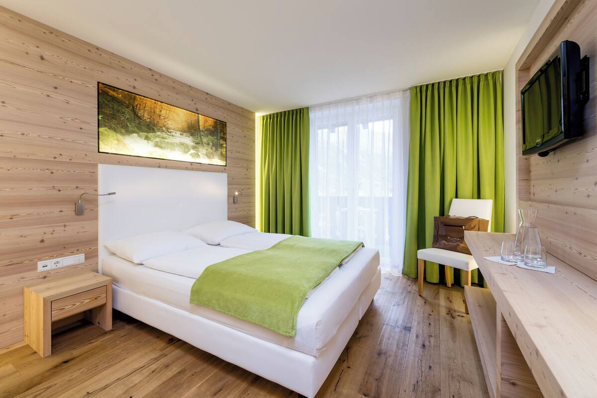 Classic Room (Smart) | In-room safe, individually decorated, individually furnished