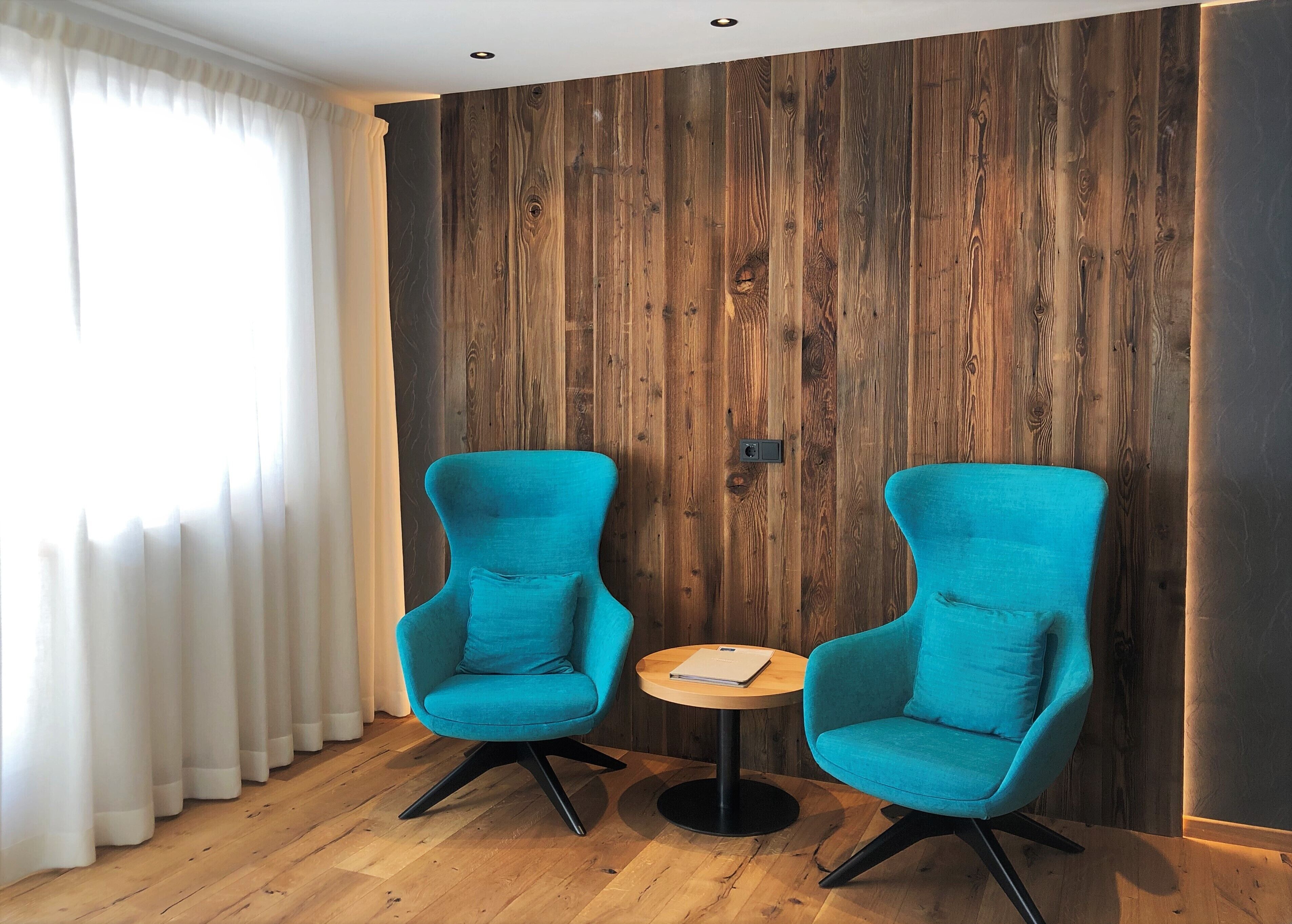 Glacier Suite | Living area | 40-inch flat-screen TV with satellite channels, TV