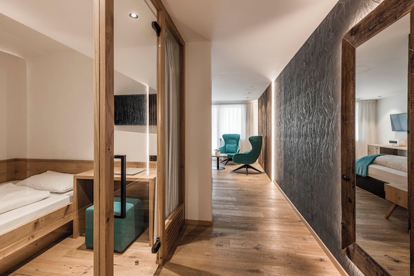 Glacier Suite | Brankas dan didekorasi berbeda-beda