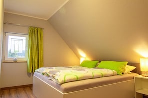 Nôi (giường cho trẻ sơ sinh) miễn phí 