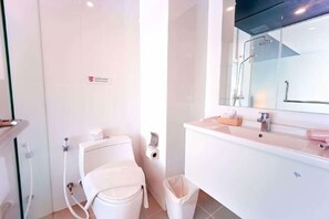 Minibar, nôi/giường cho trẻ sơ sinh 