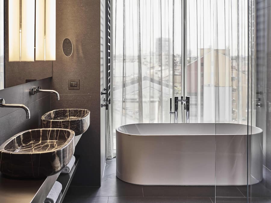 Ropa de cama de alta calidad y minibar