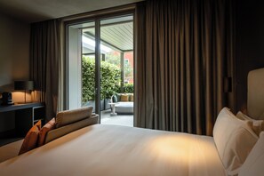 Habitación Deluxe, 1 cama de matrimonio grande, terraza | Ropa de cama de alta calidad, minibar, caja fuerte y escritorio