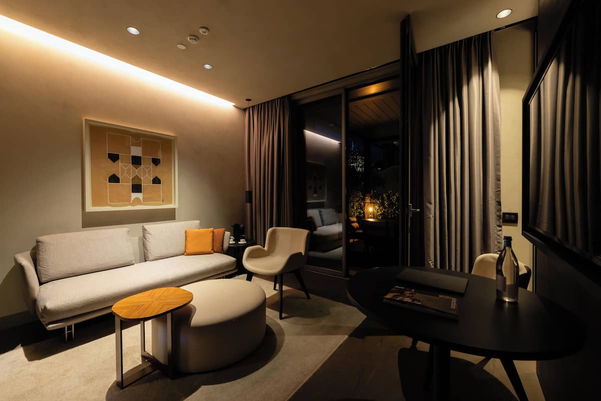 Executive Suite, Terrace (Junior) | Premium bedding, minibar, in-room safe, desk