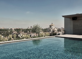 Outdoor pool, pool loungers