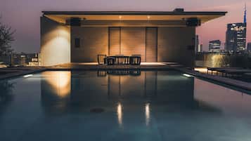 Outdoor pool, sun loungers