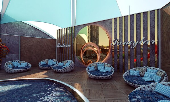 2 indoor pools, 3 outdoor pools