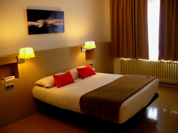 Premium bedding, down duvets, memory-foam beds, desk - Hotel Pic Mari (Pas de la Casa)