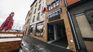 A hotel with a reception area, a sign for 'Hotel Astory', and a 'Hamo Kebab' restaurant. - Astory Hotel (Plzen)