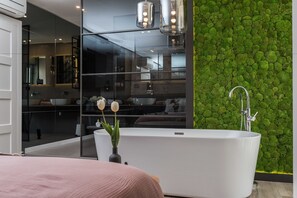 Chambre Double Deluxe, baignoire | Draps en coton égyptien, literie de qualité supérieure