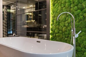 Chambre Double Deluxe, baignoire | Baignoire relaxante profonde