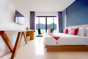 Minibar, in-room safe, desk, laptop workspace - Phoenix Grand Hotel (Patong)