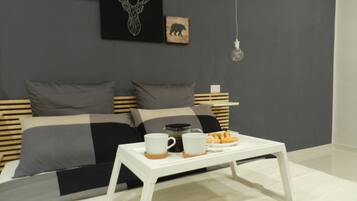 Quarto quádruplo família, 1 quarto, suíte, vista para a cidade | Café e/ou cafeteira