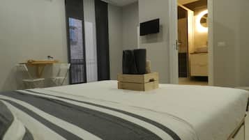 Desk, soundproofing, free WiFi, bed sheets