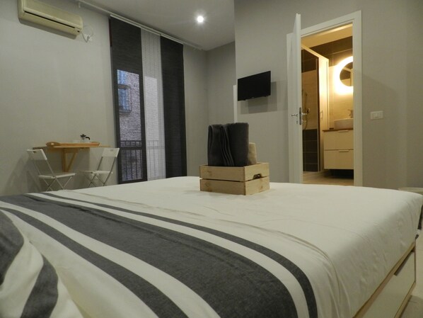 家庭四人房, 1 间卧室, 独立浴室, 城市景观 | 办公桌、隔音、免费 WiFi、床单