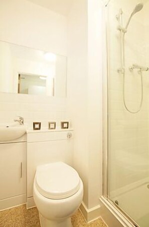 Shower, free toiletries, hair dryer, towels - FMP Parkhouse Studios (Luton)