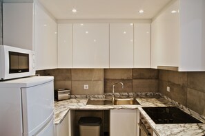 Private kitchen - Spot Apartments Ceuta (Porto)