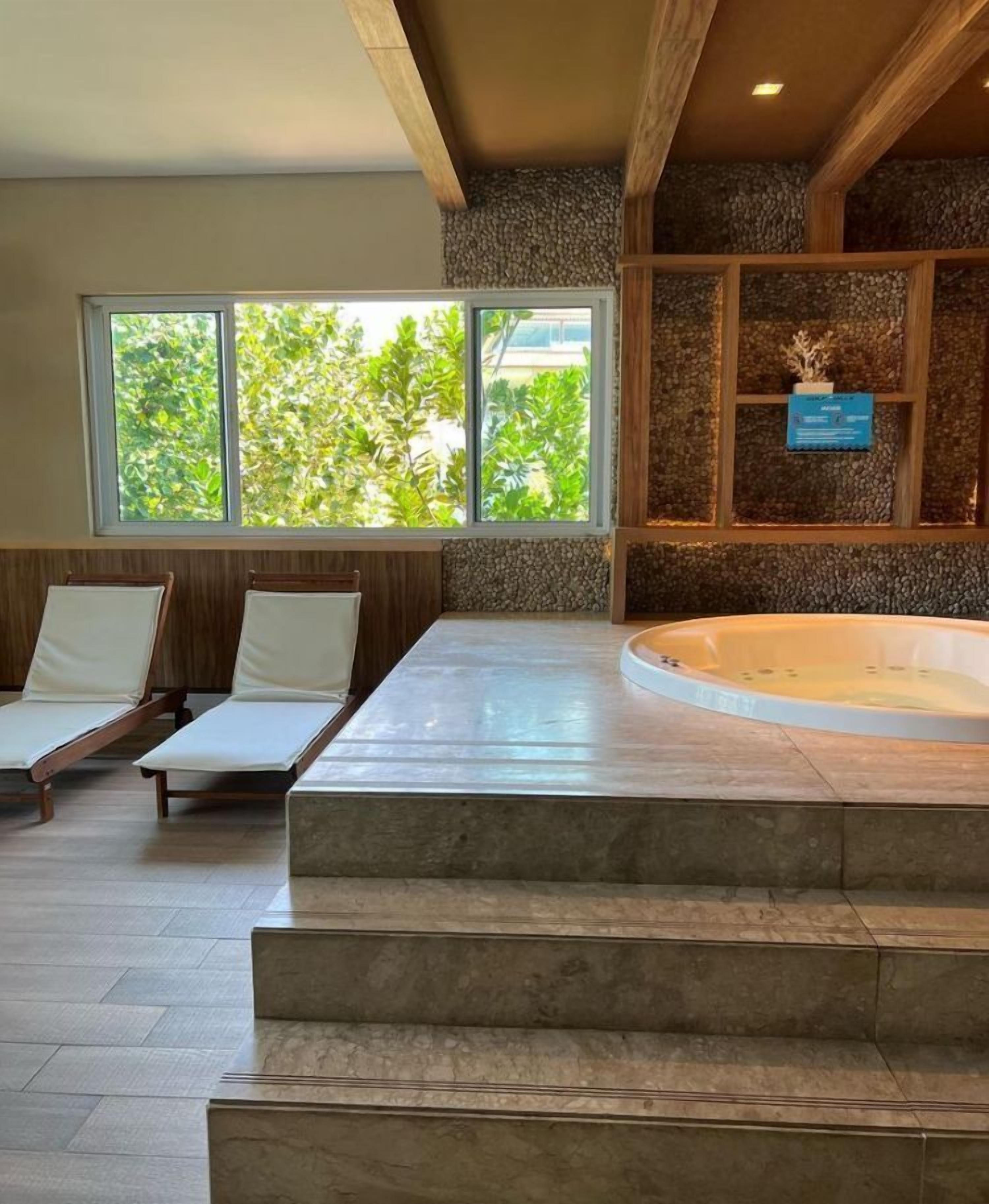 Sauna, boblebad, kropsbehandlinger, ansigtsbehandlinger