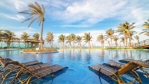 2 outdoor pools, pool loungers