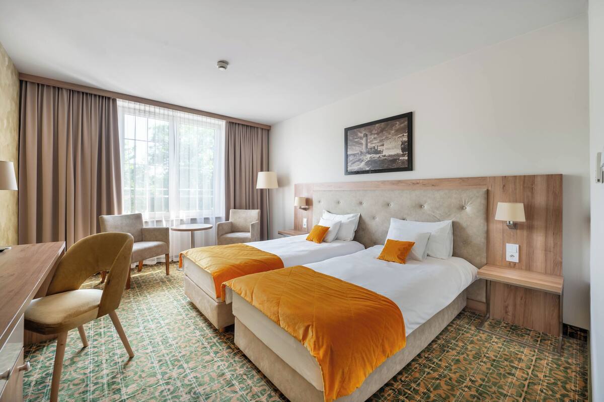 Standard Twin Room | Minibar, desk, laptop workspace, soundproofing