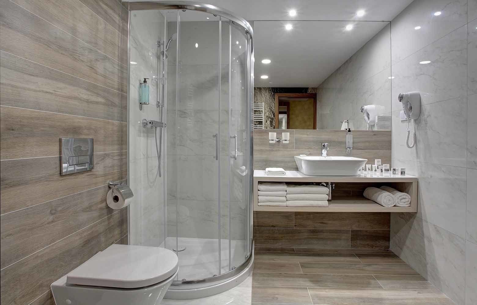 classic twin room, 1 bedroom | bathroom | shower, free toiletries, hair dryer, towels