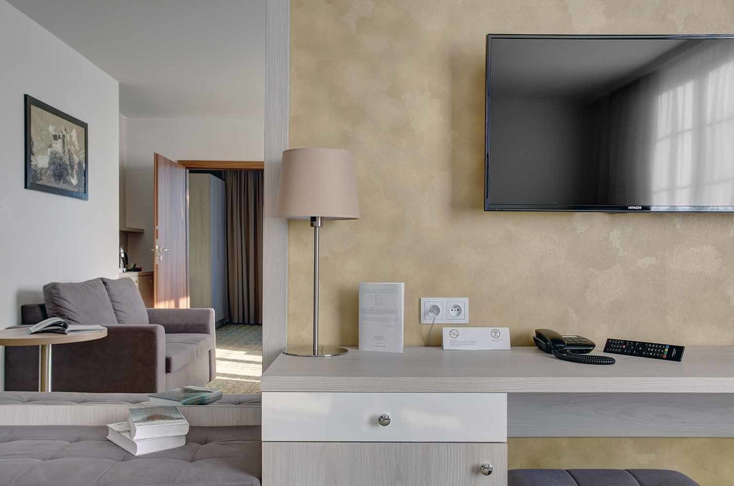 apartment, 2 bedrooms | minibar, desk, laptop workspace, soundproofing