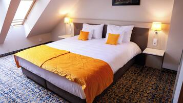 Classic Twin Room, 1 Bedroom | Minibar, desk, laptop workspace, soundproofing