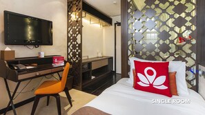 Minibar, in-room safe, desk, rollaway beds - ZEN Premium Outram Park (Singapore)