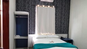 Desk, blackout drapes, iron/ironing board (on request) - Centralle Sorocaba Hotel (Sorocaba)