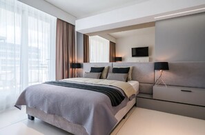 スーペリア ダブルルーム | 客室ごとに異なる装飾、客室ごとに異なるインテリア、遮光カーテン、アイロン / アイロン台